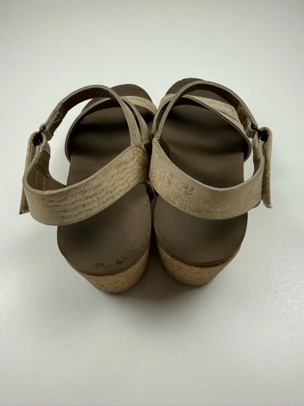 Boutique by Corkys Spring Fling Gold Strappy Studded Wedge Sandals Size 8 Women - Picture 4 of 10